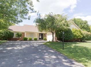 8082 Springwater Dr W, Indianapolis, IN 46256