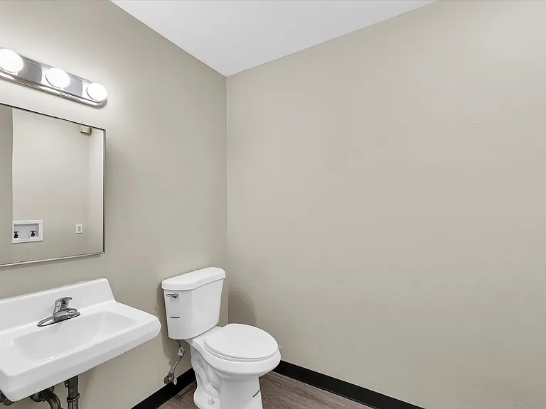 207 Nicholas Dr — Photo 11