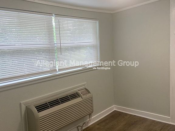 4th image of 228 N Beaumont Ave #6