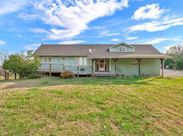 10600 74th St, Oskaloosa, KS 66066