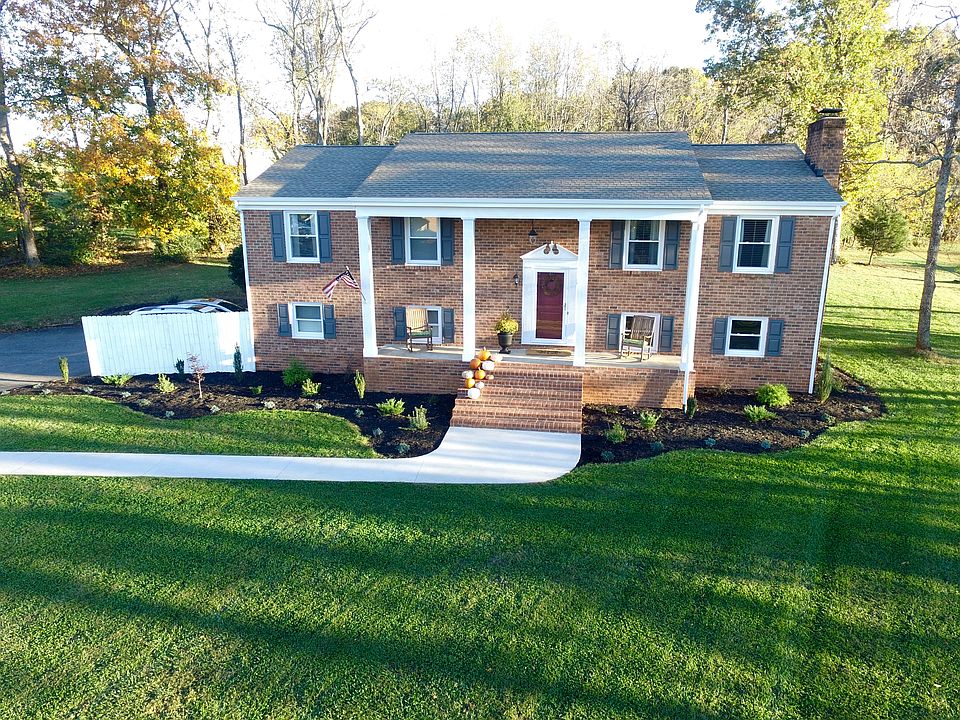 1st image of 102 Hook Dr