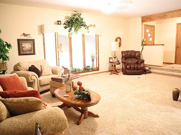 2nd image of 2306 Manor Dr