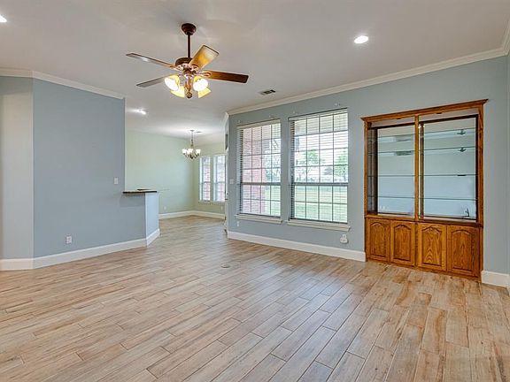 5th image of 670 Brookcrest Ct