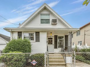 195 Monroe St, Franklin Square, NY 11010