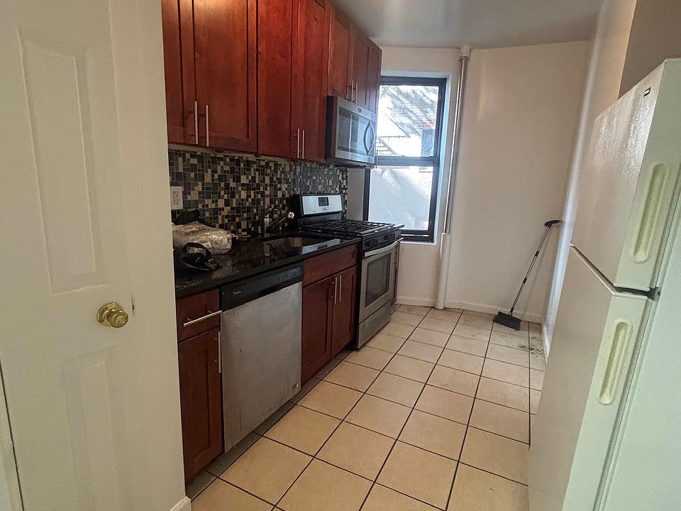 1st image of 209 Bennett Ave APT 2D