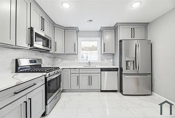 531 Livingston St #2 — Photo 6