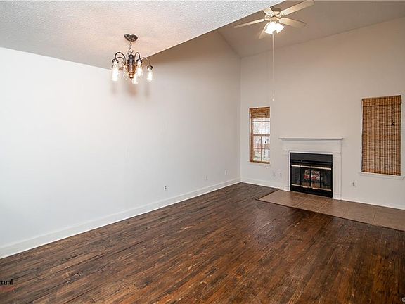 4th image of 3636 Greenacres Dr #44