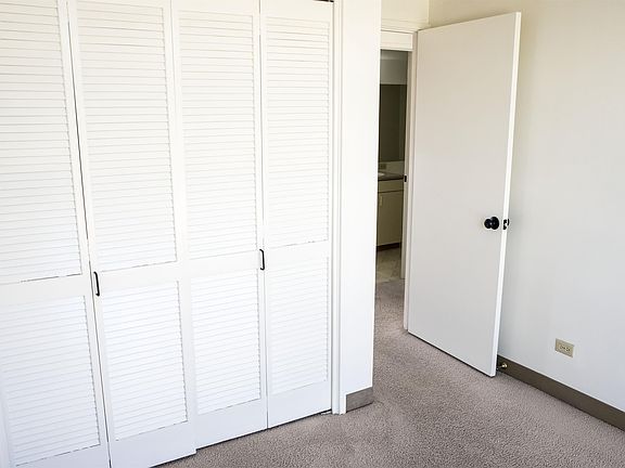 5th image of 722 Birch St APT 302