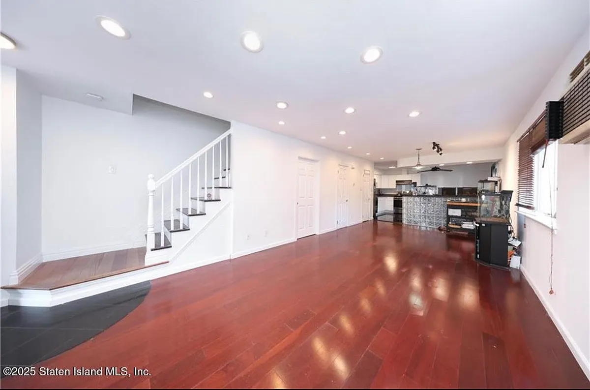 Building Photo - 46 Lewiston St #1