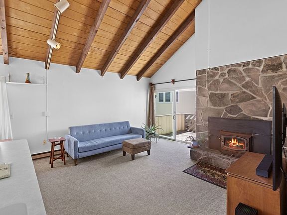 3rd image of 220 Woodland Dr #2