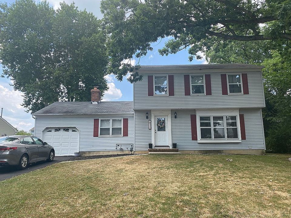 1st image of 722 Vivian Dr