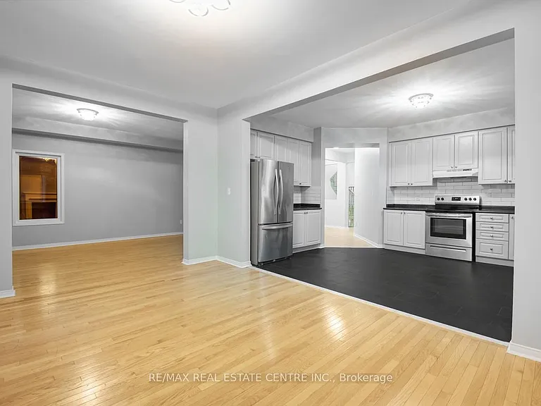 112 Commodore Dr — Photo 18