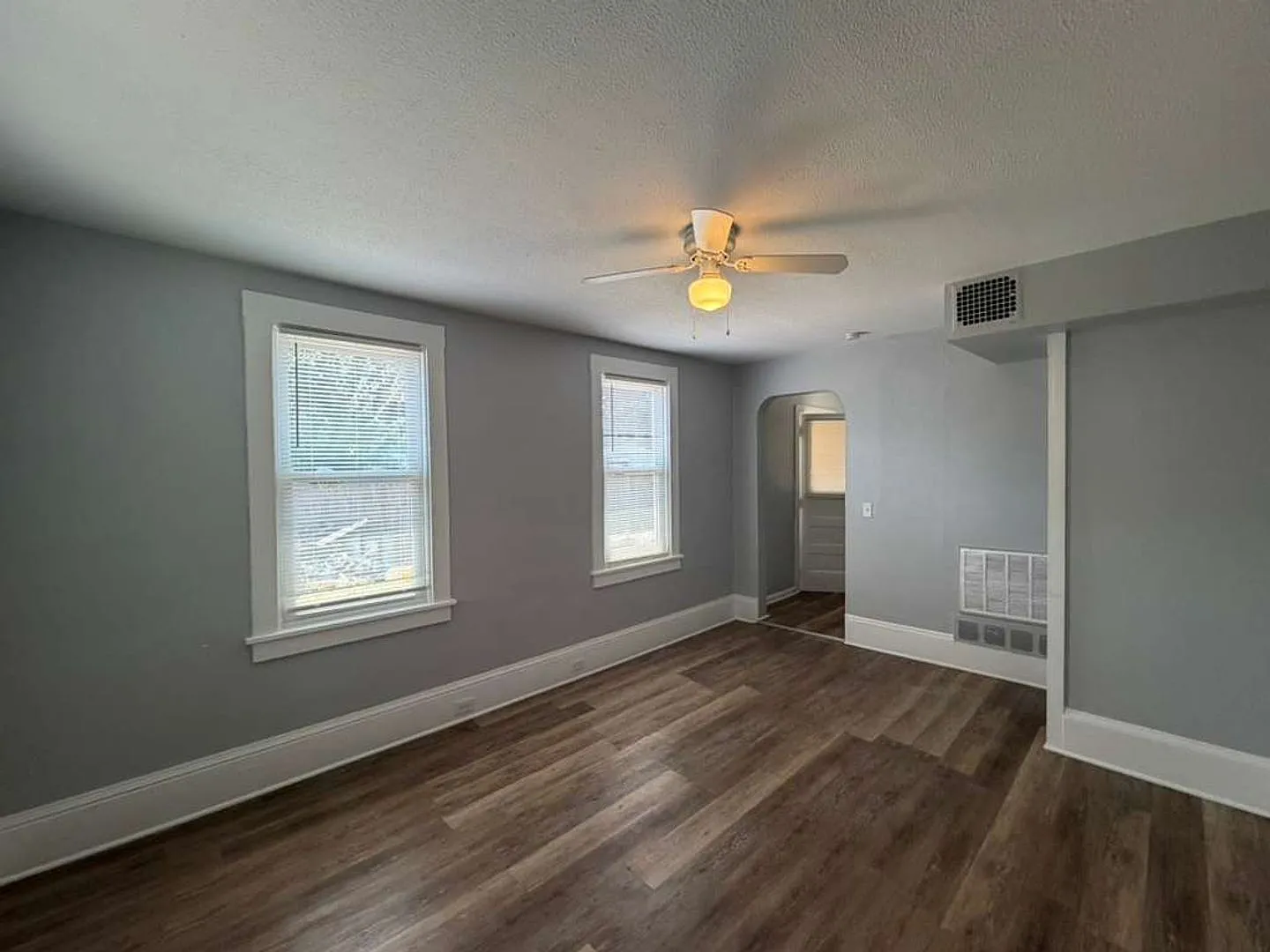 3130 W 33rd Street — Photo 4