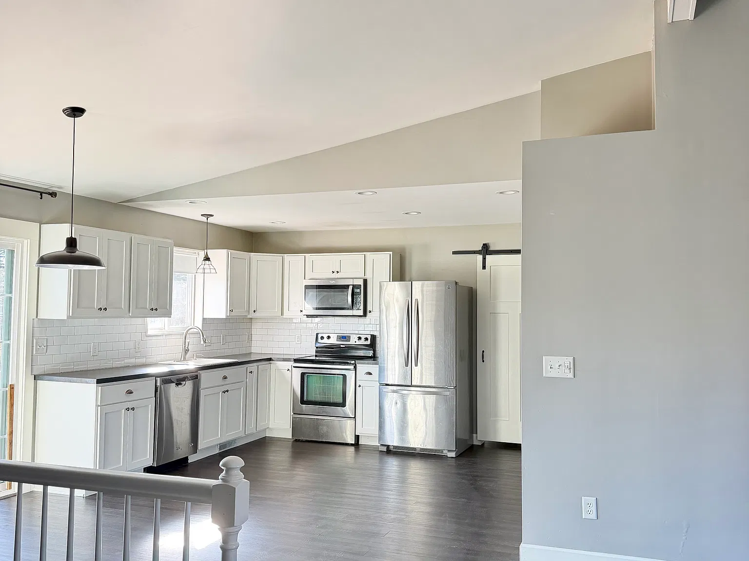 3 bed, 1600 sqft, $2,400 — Photo 2