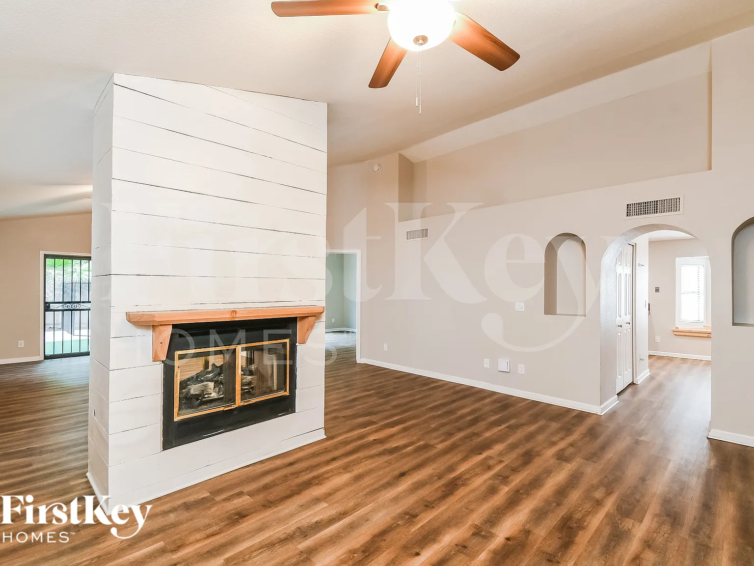 3 bed, 2.0 bath, 1562 sqft, $2,835 — Photo 2