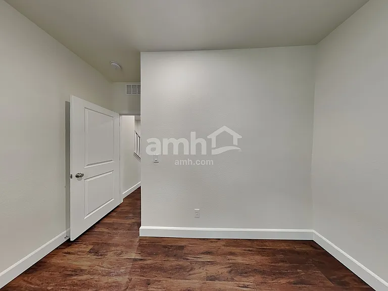 843 Longwood Gardens St — Photo 13