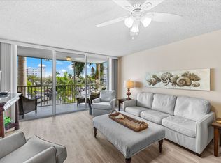 3 Bluebill Ave APT 312, Naples, FL 34108