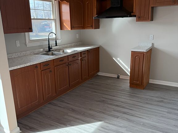 4th image of 1100 Lombardy St