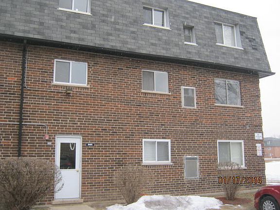 3rd image of 9461 Bay Colony Dr APT 2s