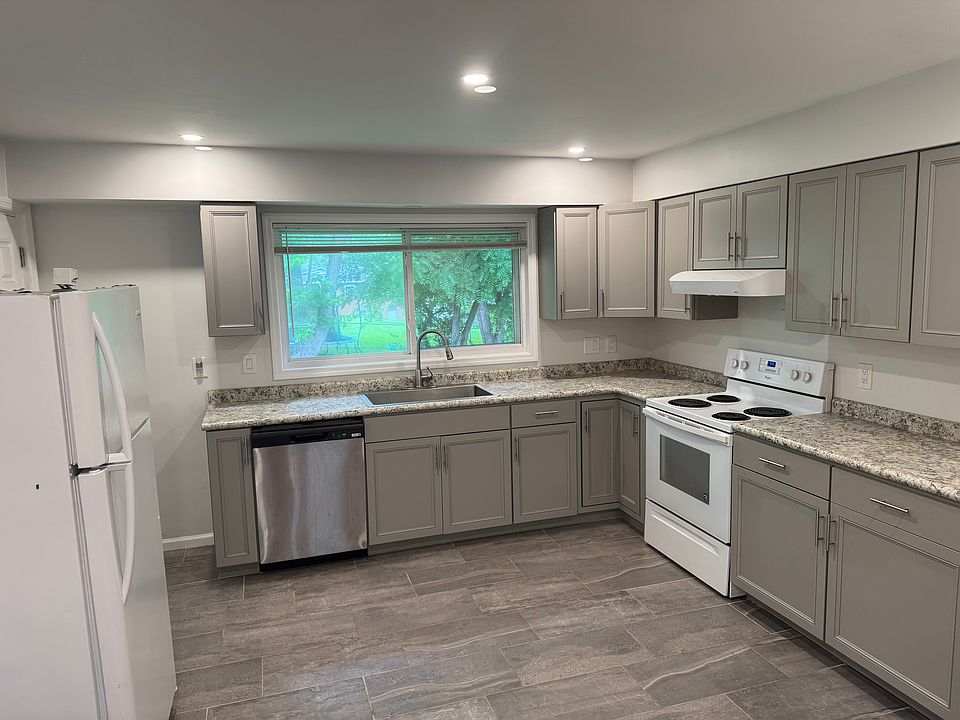 1st image of 423 Glenhill Cir