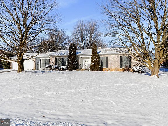 3rd image of 1910 Maplewood Dr