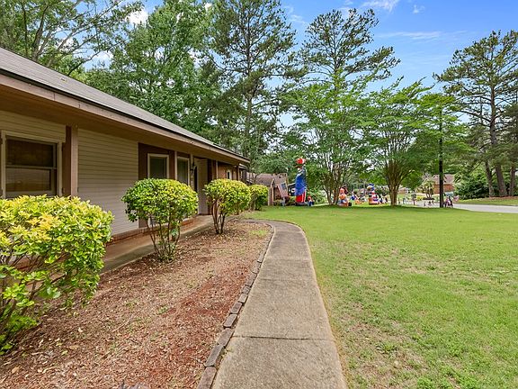 4th image of 4811 Bridlewood Dr