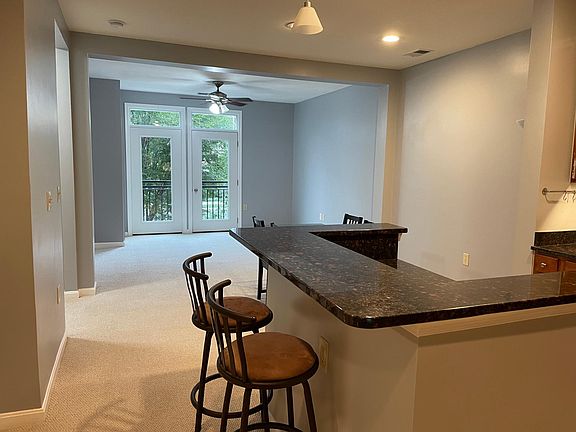 4th image of 2655 Prosperity Ave APT 230