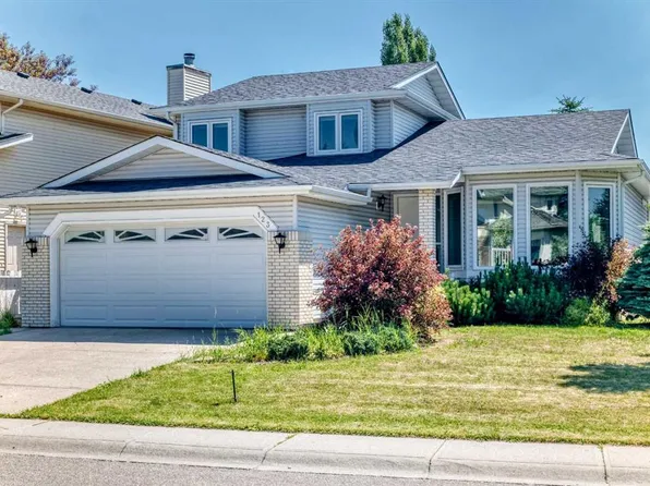 123 NW Wood Valley Dr SW, Calgary, AB T2W 5V6