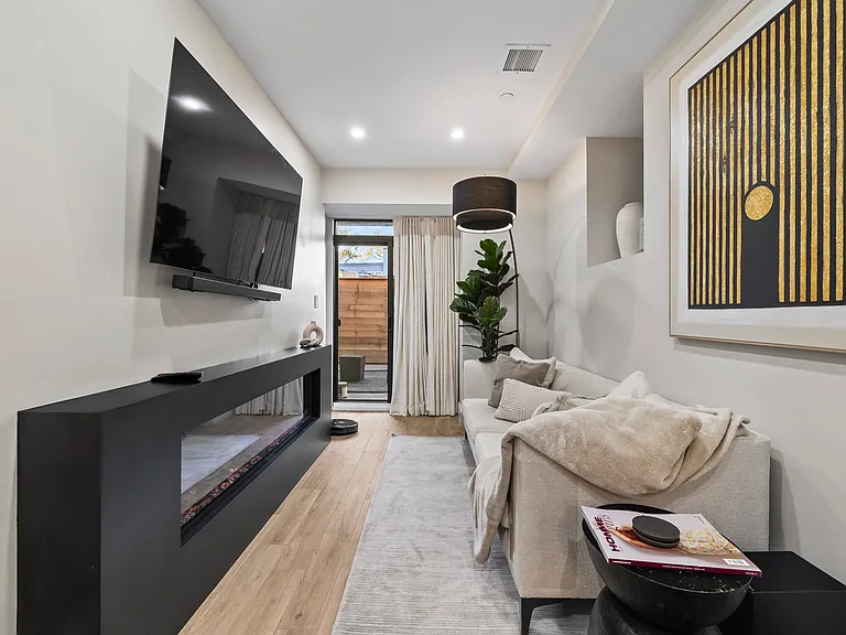 1090 Carroll St #1R — Photo 8