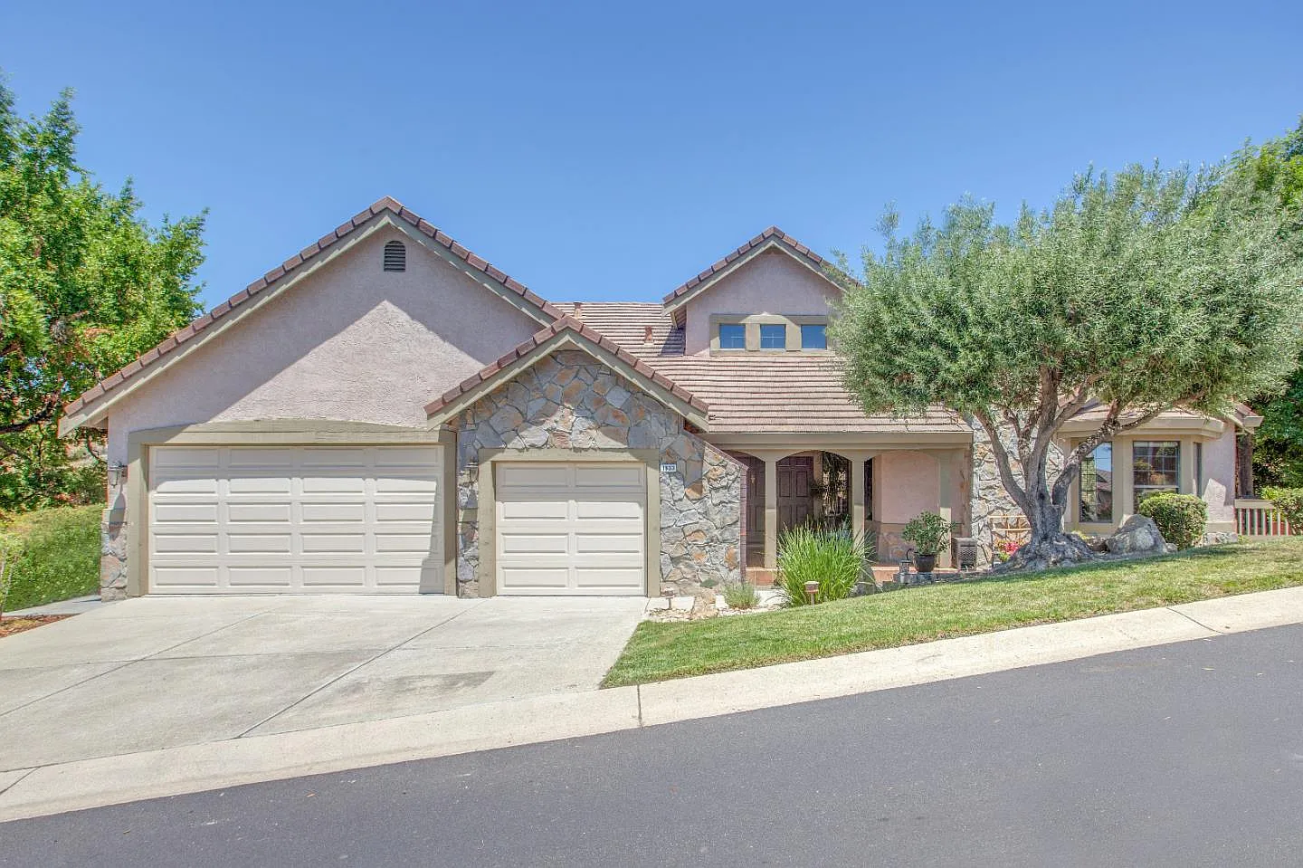 1833 Pebble Beach Ct photo 1