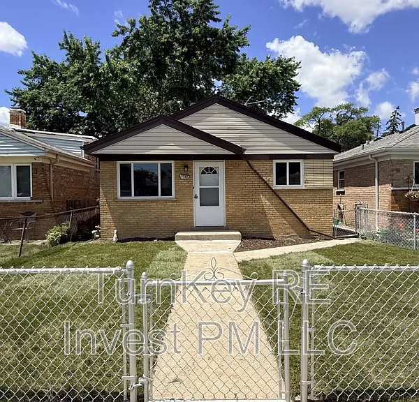 7732 S Lotus Ave — Photo 1