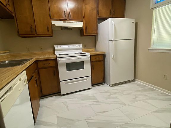 Beautiful & clean new tile floor