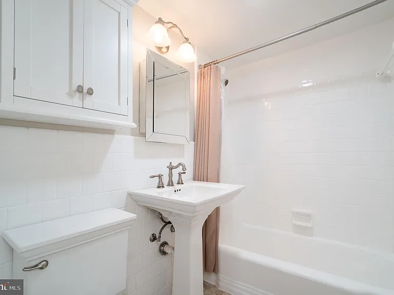 1210 N Taft St #504 — Photo 16