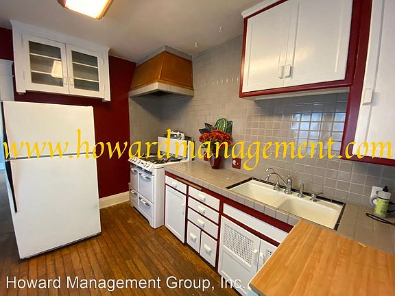 4th image of 135 Clubhouse Ave