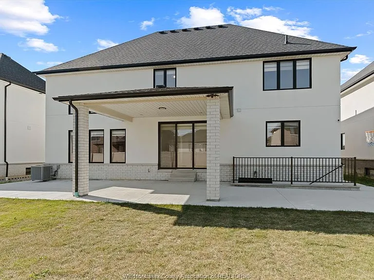 601 Holburn St — Photo 32
