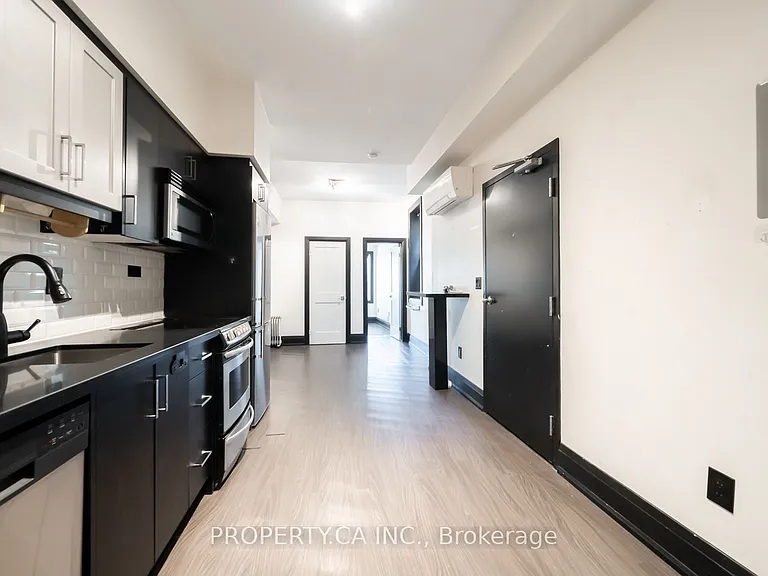 960 Queen St W #3 — Photo 3