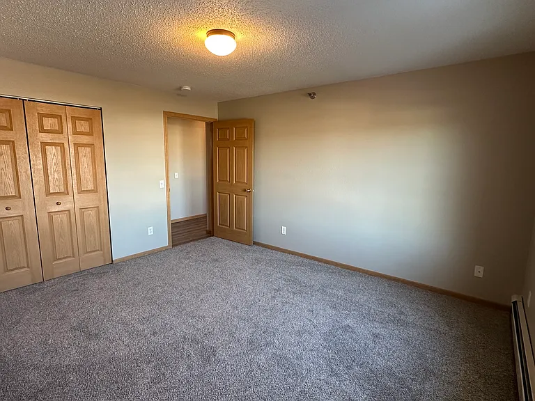 Meadowlark Apartments — Photo 7