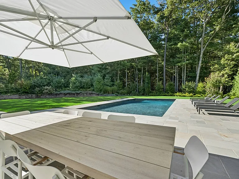 2 Old Pine Dr — Photo 1