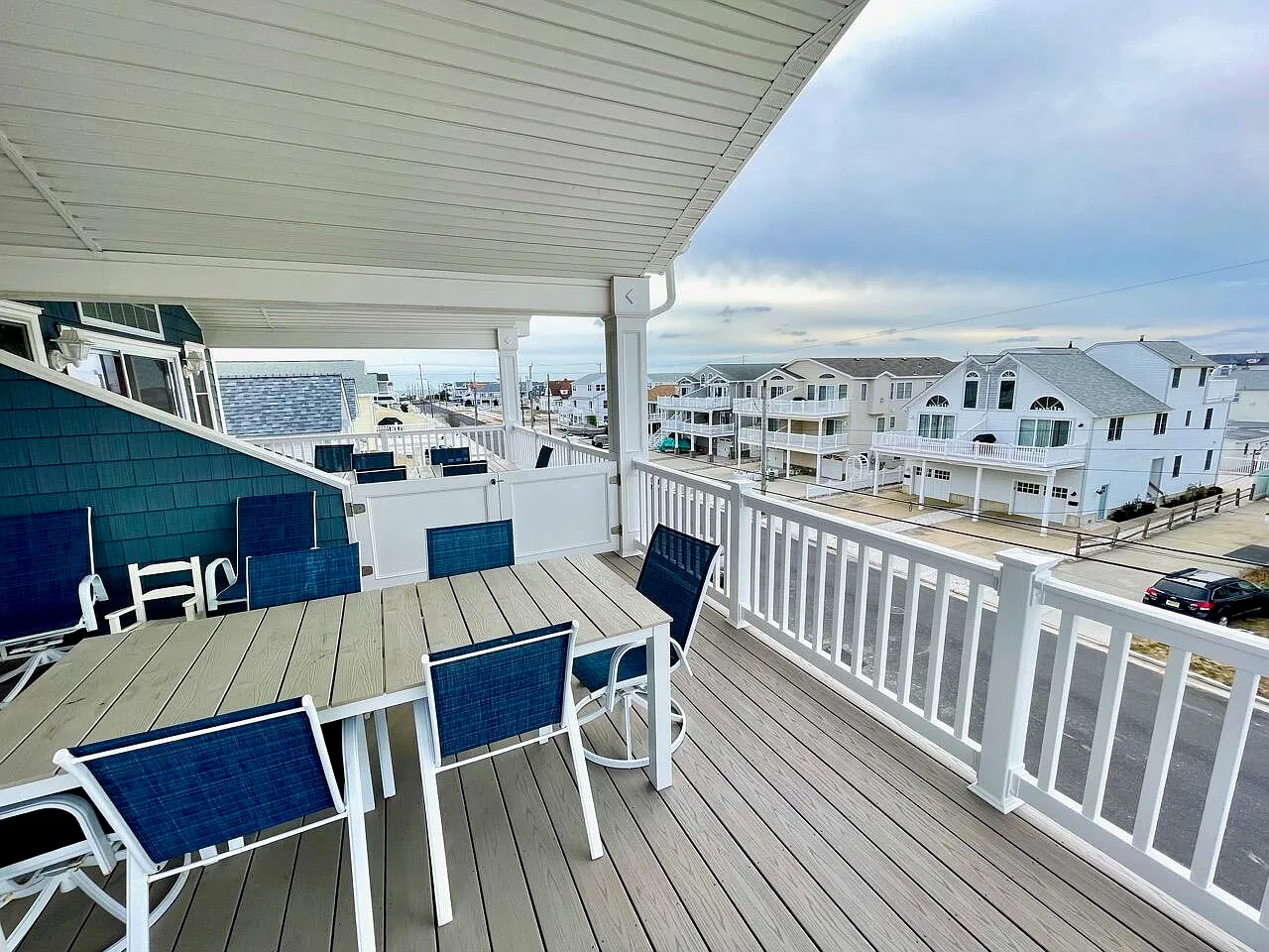 6 bed, 4.5 bath, 2200 sqft, $3,000 — Photo 4