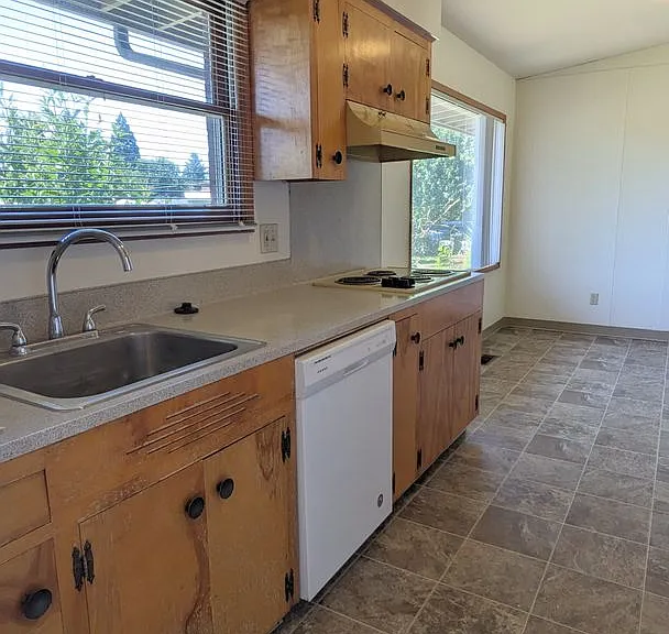 Bel Air Apartments — Photo 33