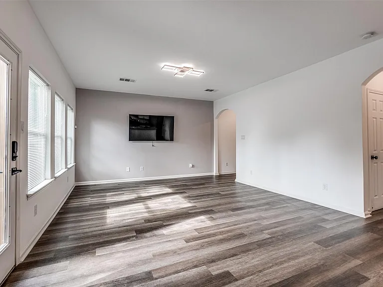 12721 Plummersville St — Photo 9