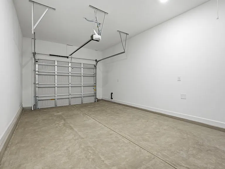 2588 Kingston Rd — Photo 21