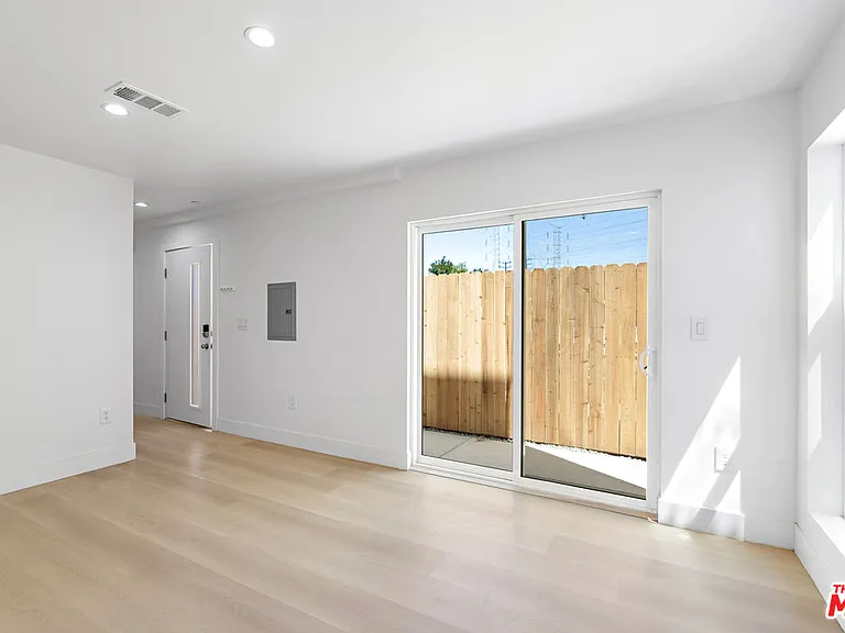 10963 Calvert St #1/2 — Photo 12