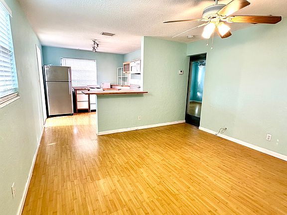 5th image of 225 8th Ave NE #1/2