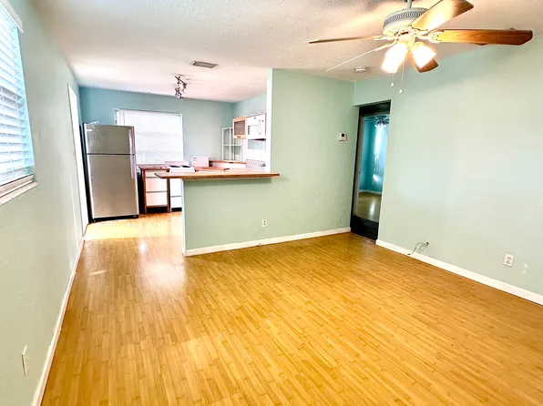 225 8th Ave NE #1/2, Saint Petersburg, FL 33701