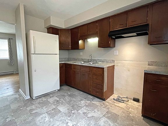 4th image of 5 Commercial Dr APT 6
