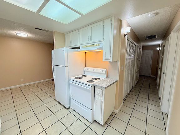 5th image of 1760 Conestoga Dr APT B