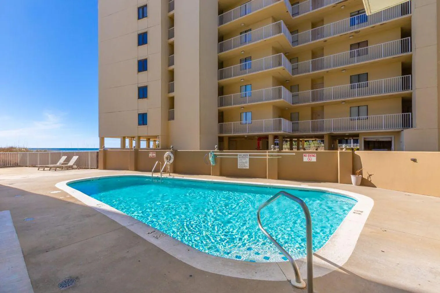 2 bed, 2.0 bath, 882 sqft, $4,560 — Photo 4