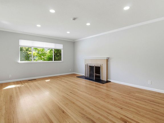 4th image of 1083 McGregor Way