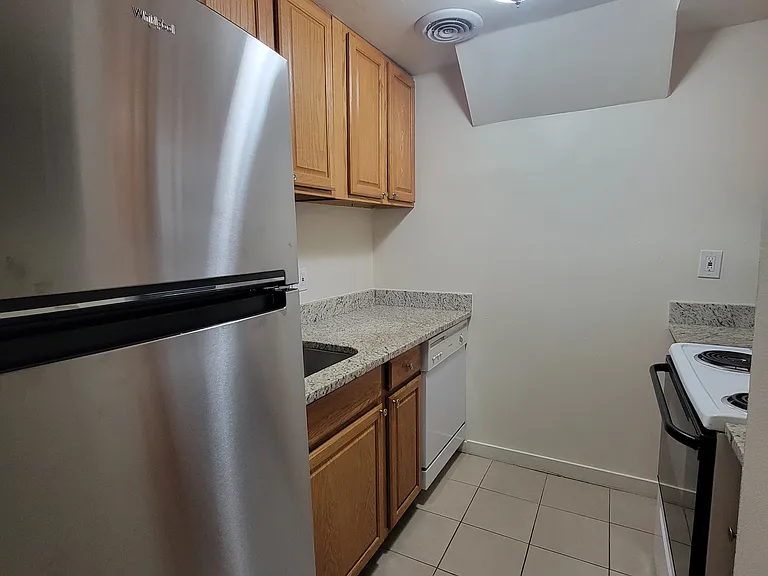 1127 Church St #6 — Photo 3